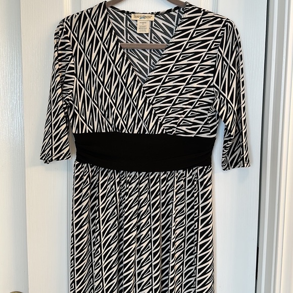 TravelSmith Crossover V Neck Empire Waist Black Cream Stretch Dress Small - Picture 13 of 13